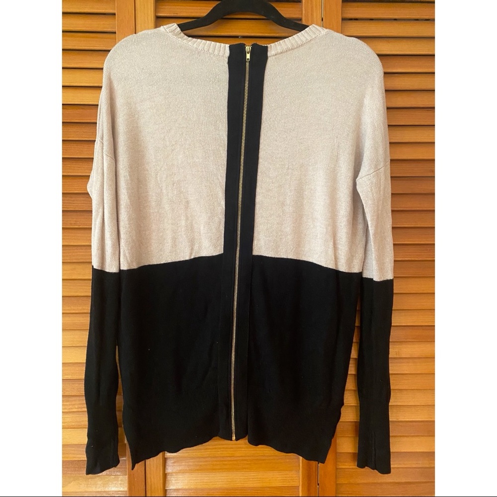 Woman’s Sweater - Picture 2 of 2